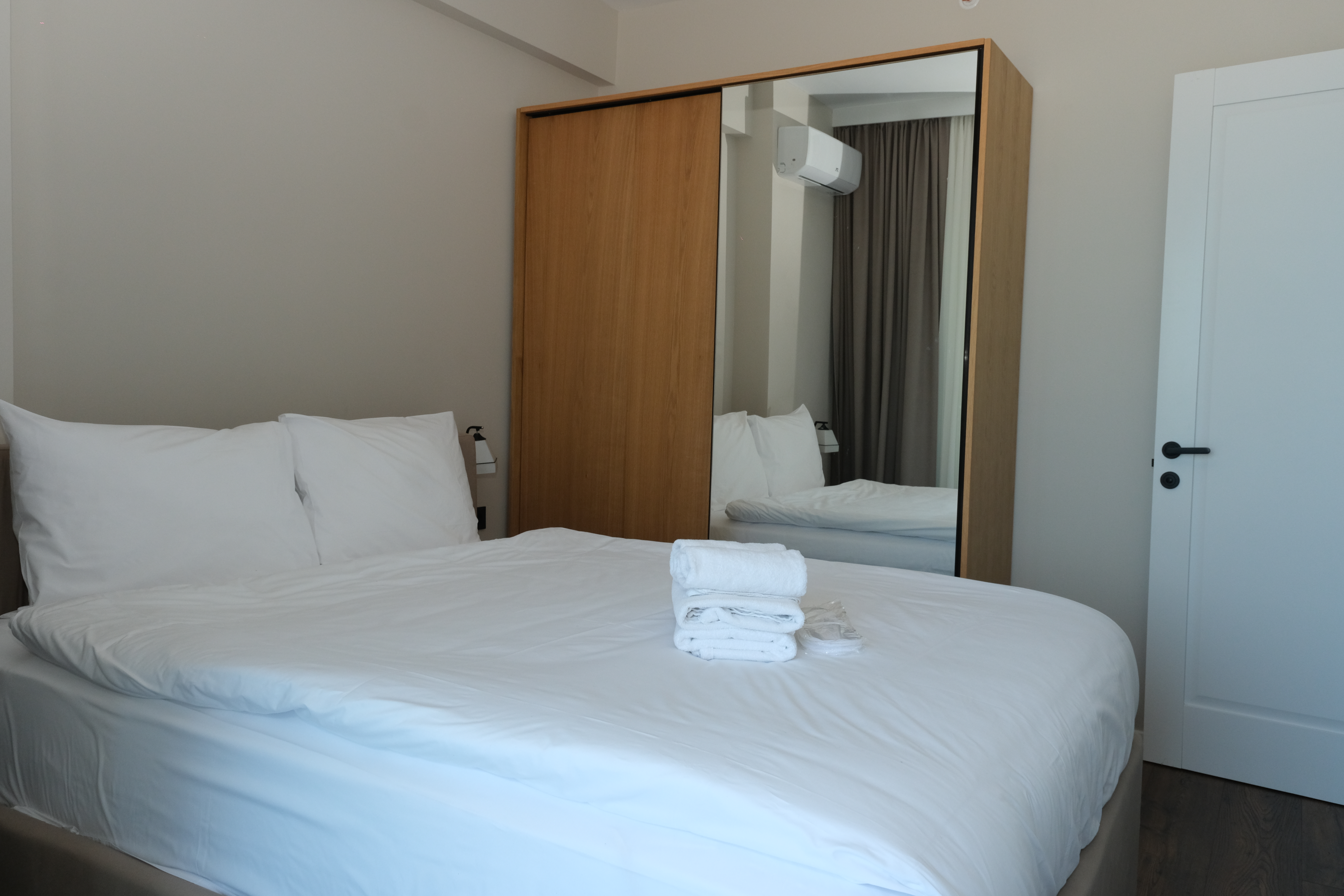 Suite, Sea View