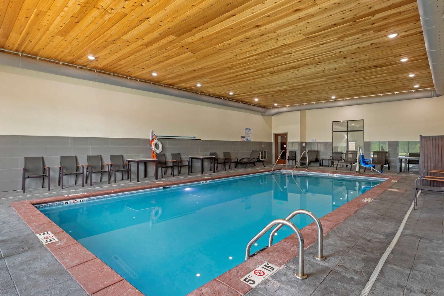 La Quinta Inn & Suites by Wyndham Coralville Iowa City 37/47