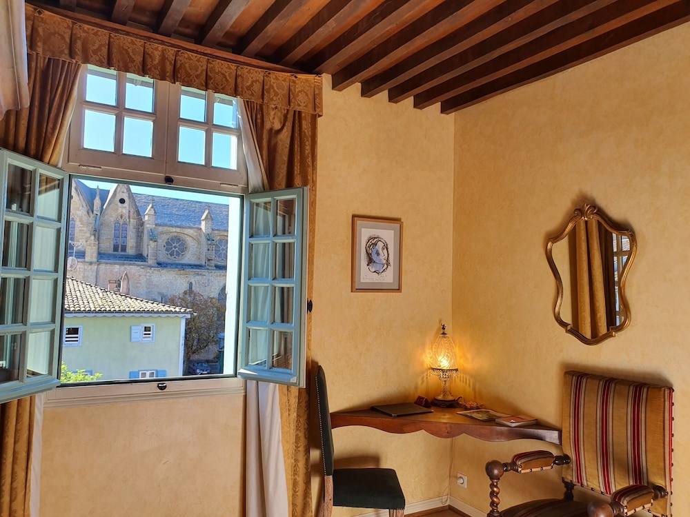 La Maison Des Consuls 22/50