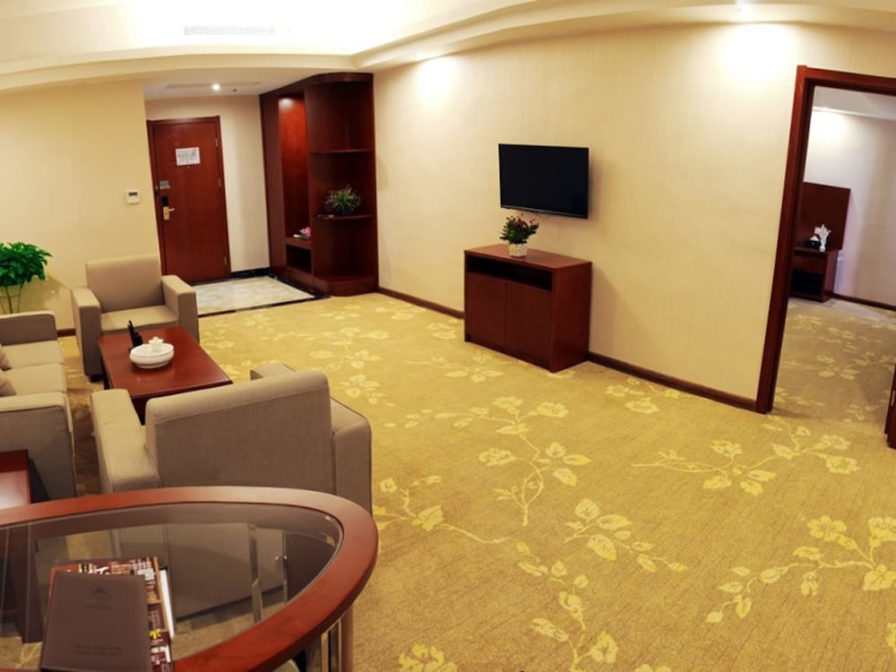 GREENTREE INN JIEYANG KONGGANG DISTRICT NORTH WANGJIANG ROAD HOTEL 27/39