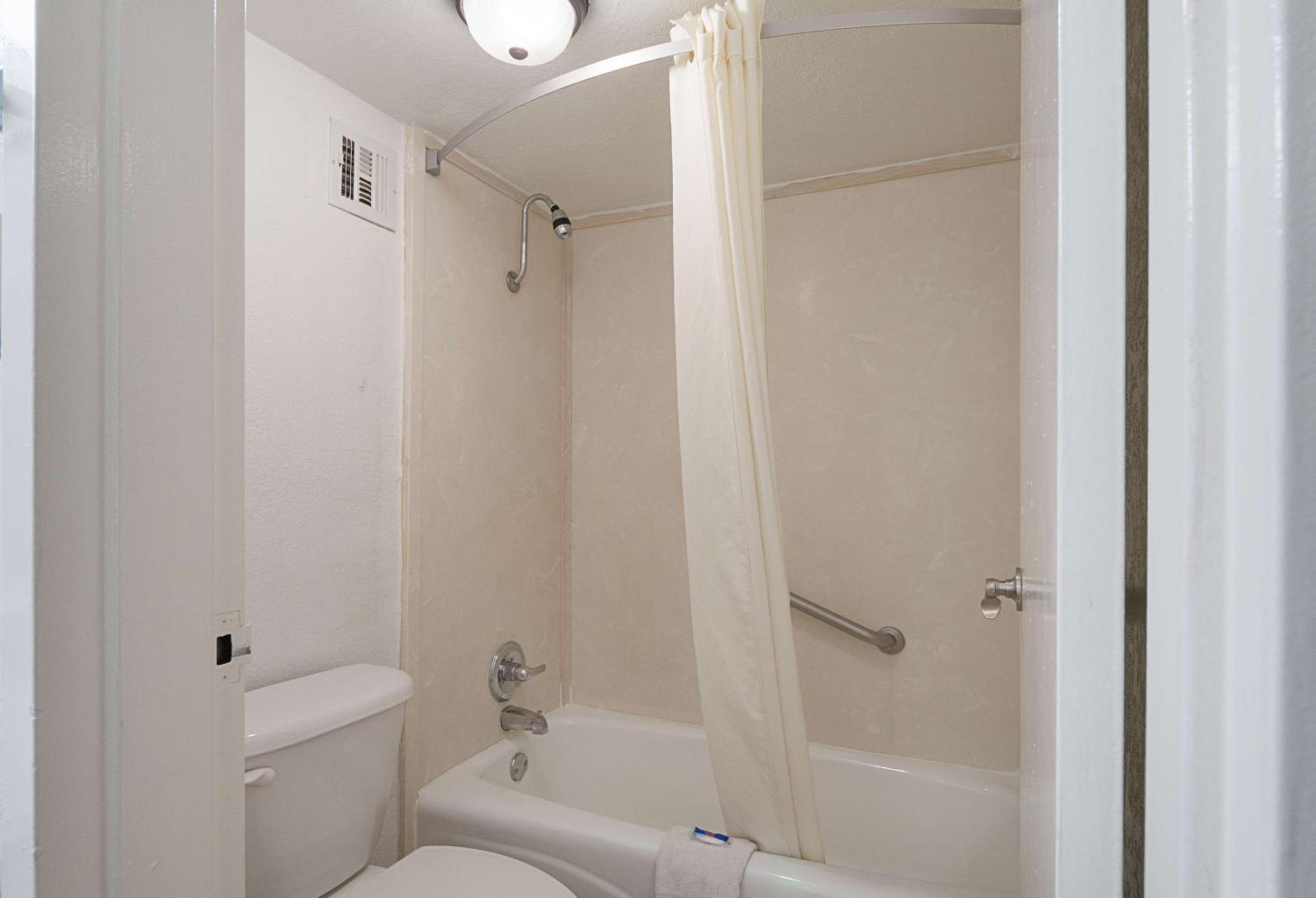 غرفة بسرير كينج لذوي الإعاقة، Motel6 San Antonio, TX - I-10 West 8/9