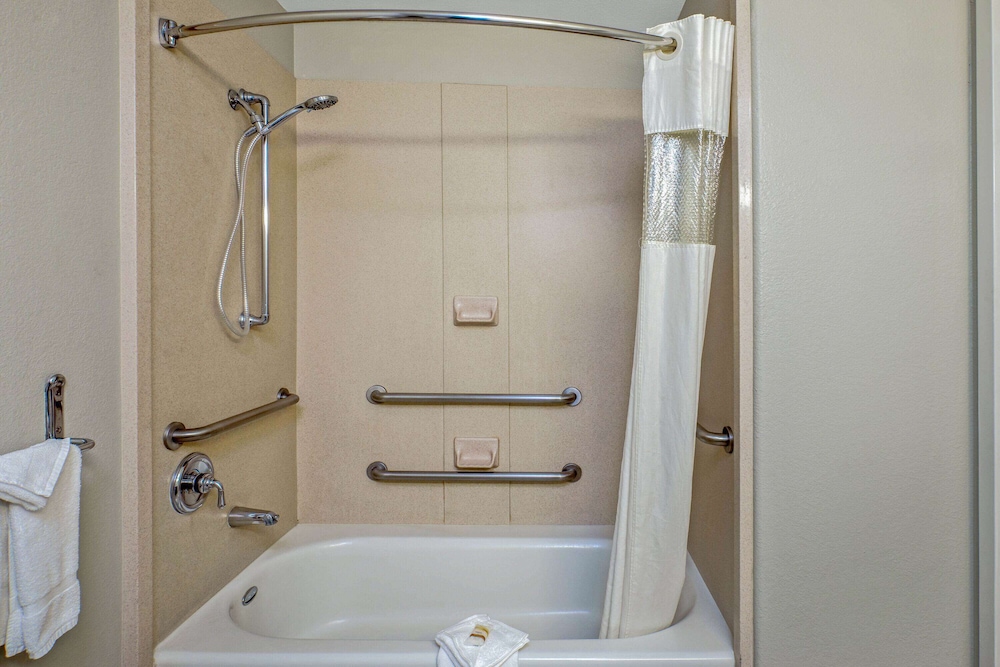 La Quinta Inn Suites Manteca Ripon 13/39