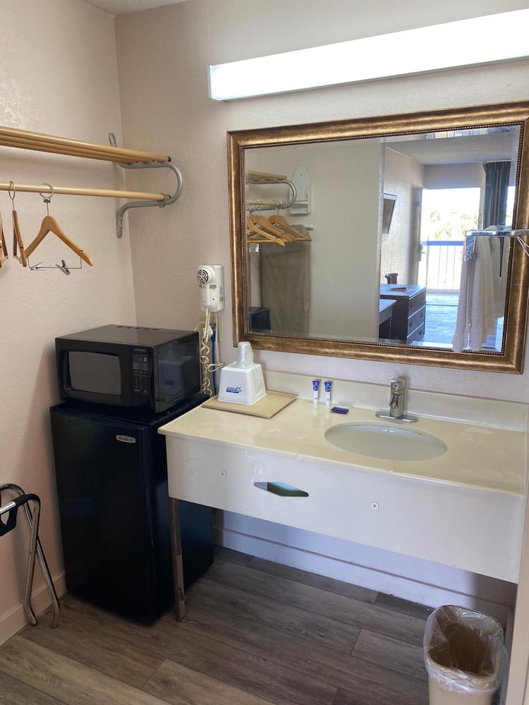Motel6 Marianna, FL 60/60