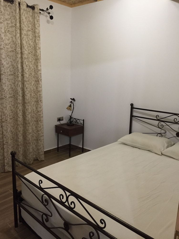 Anastasia Studios 15/50