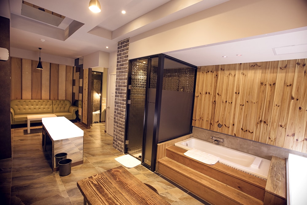 Hotel 109 44/73
