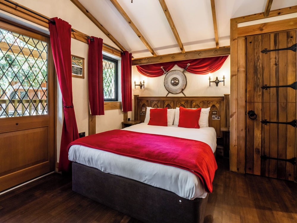 Warwick Castle 18/50
