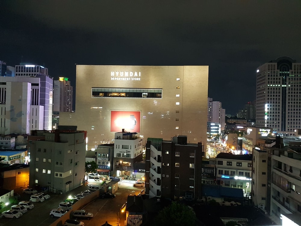 Midtown Hostel 5/50