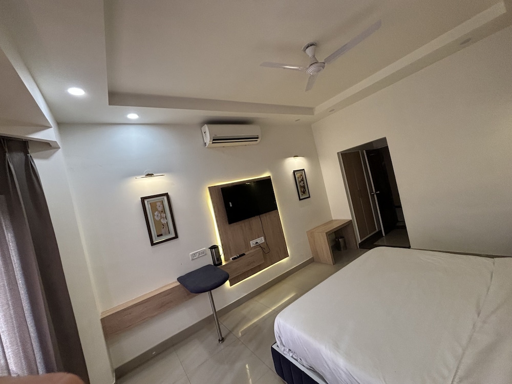 Hotel Maya International 9/50