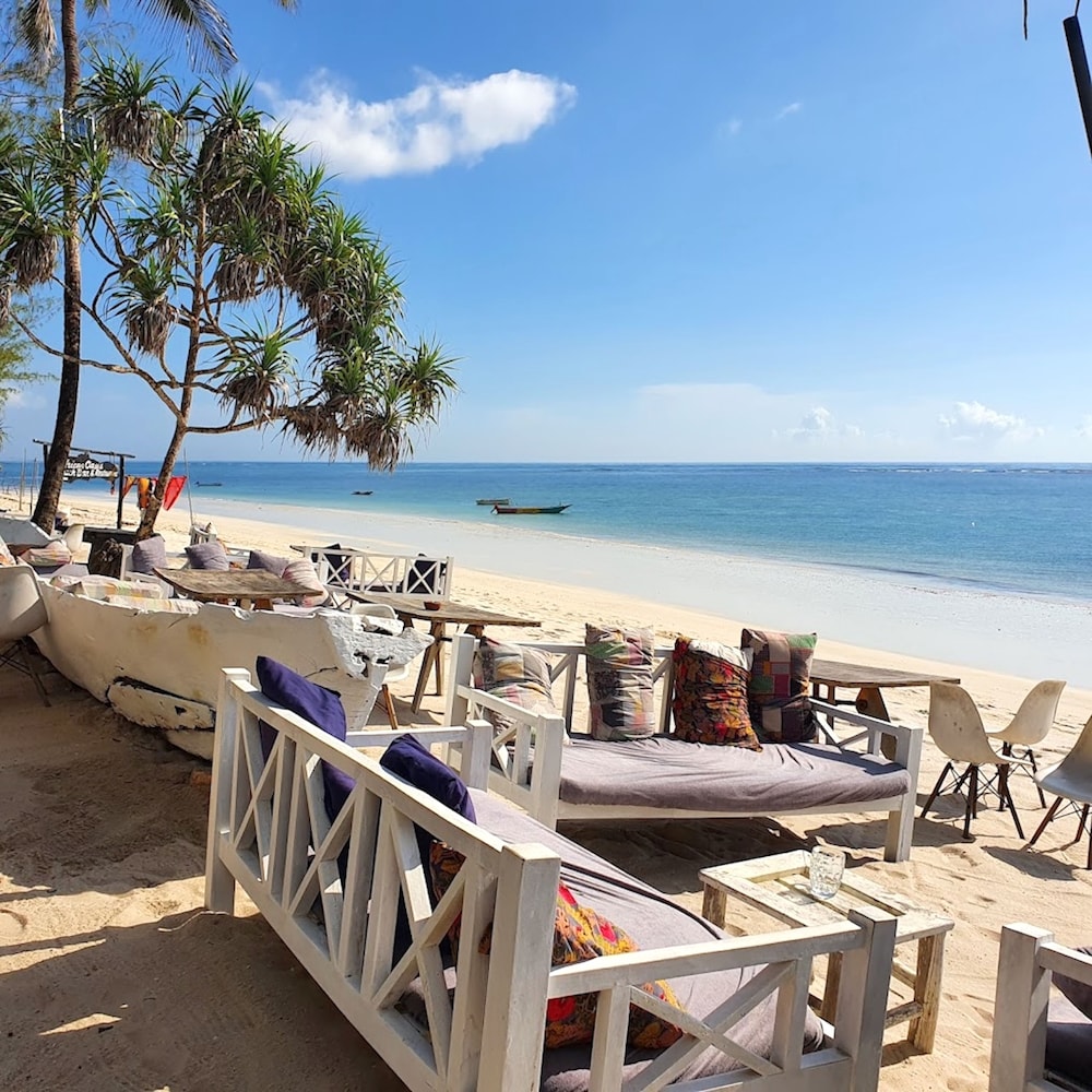 Bahari Dhow Beach Villas 56/61