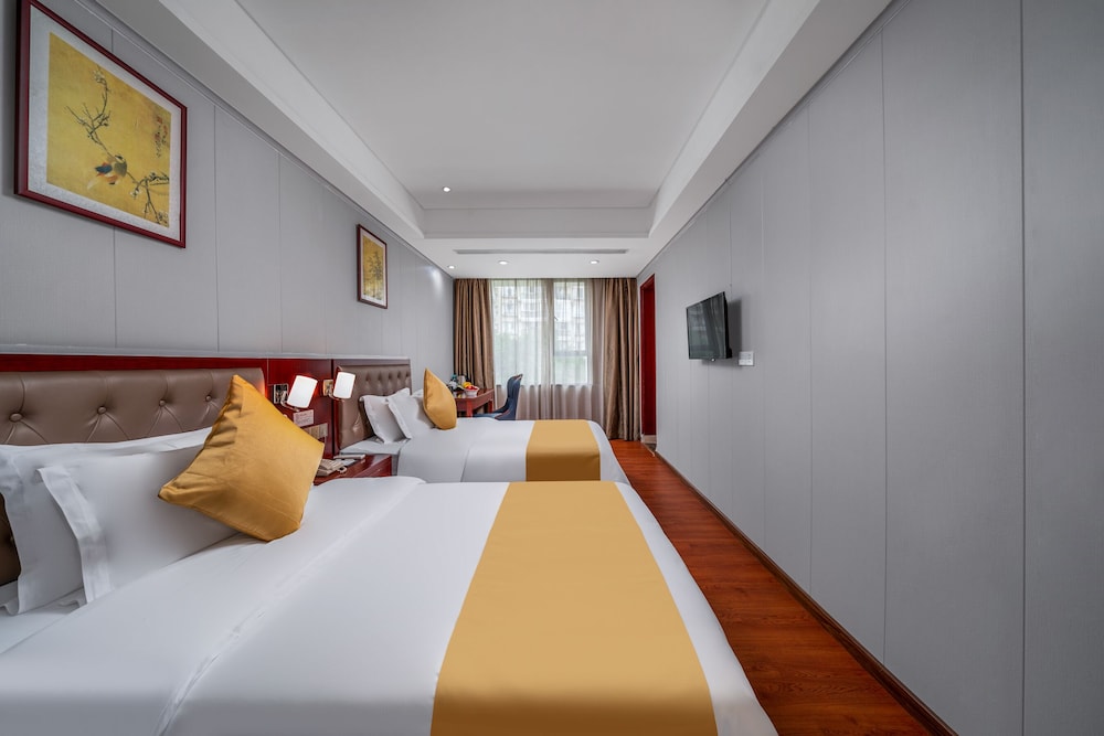 SUPERIOR TWIN BED ROOM