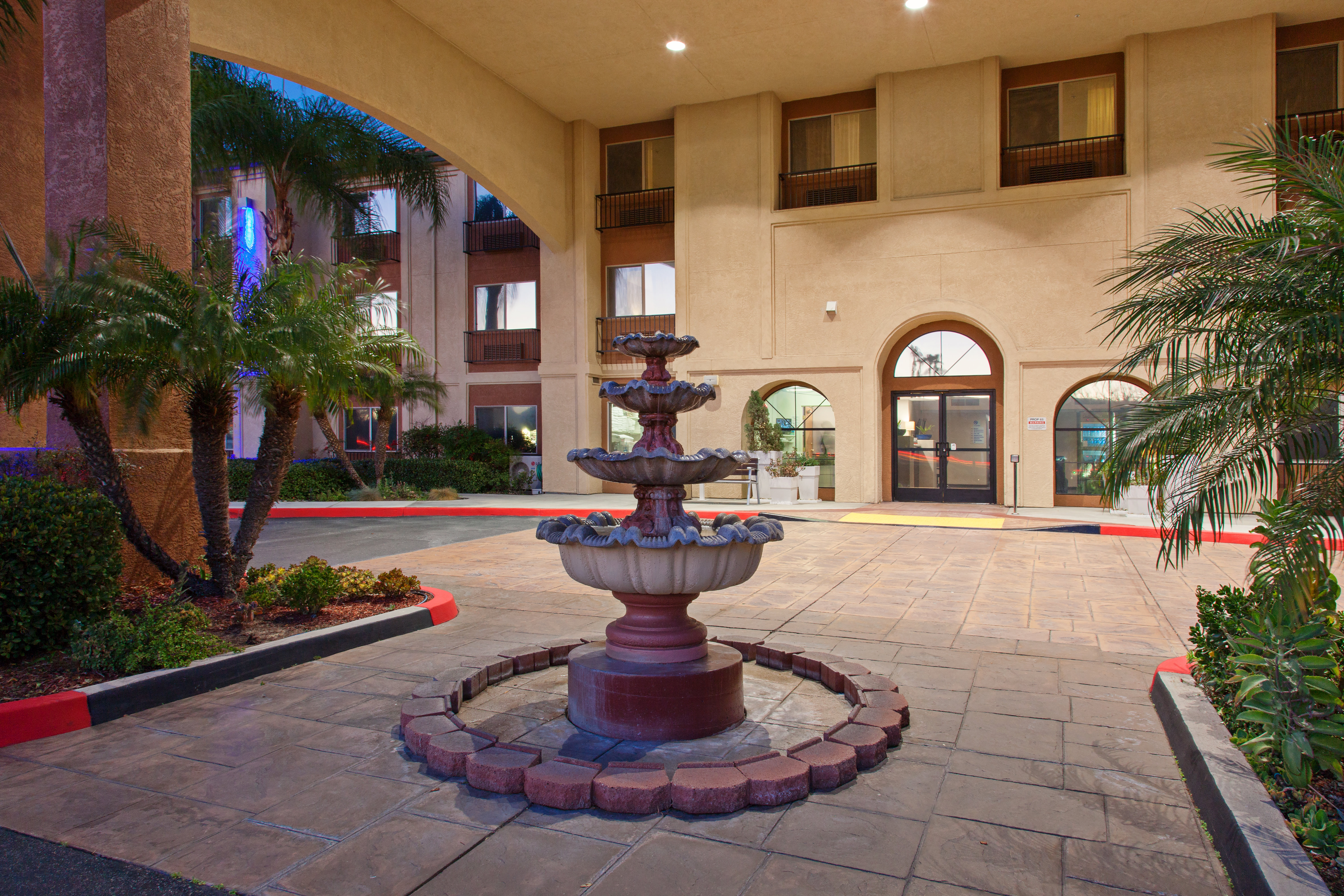Holiday Inn Express Temecula 40/41