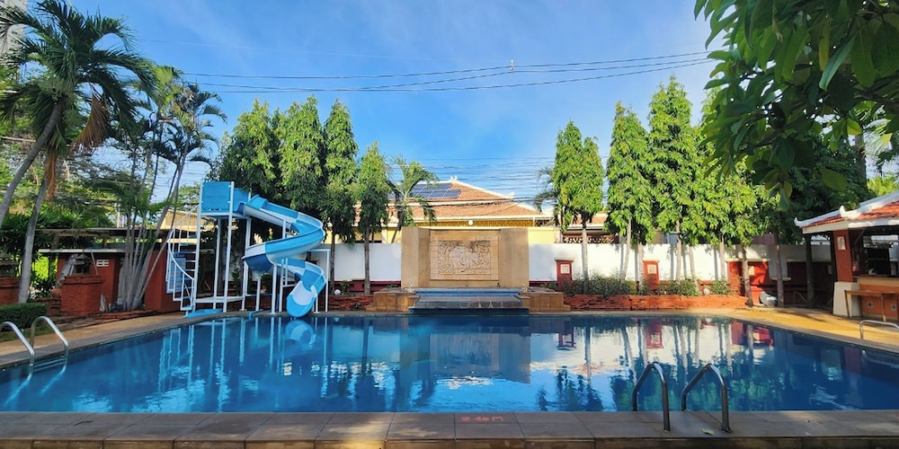 Safari Riviera Resort 6/50