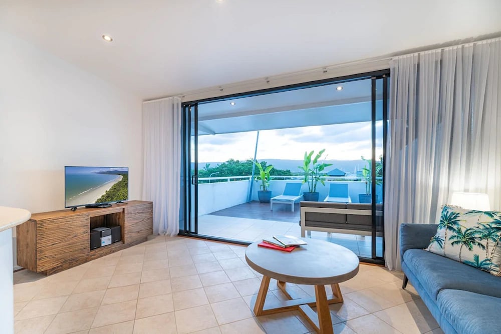 Saltwater Luxury Apartments 24/40