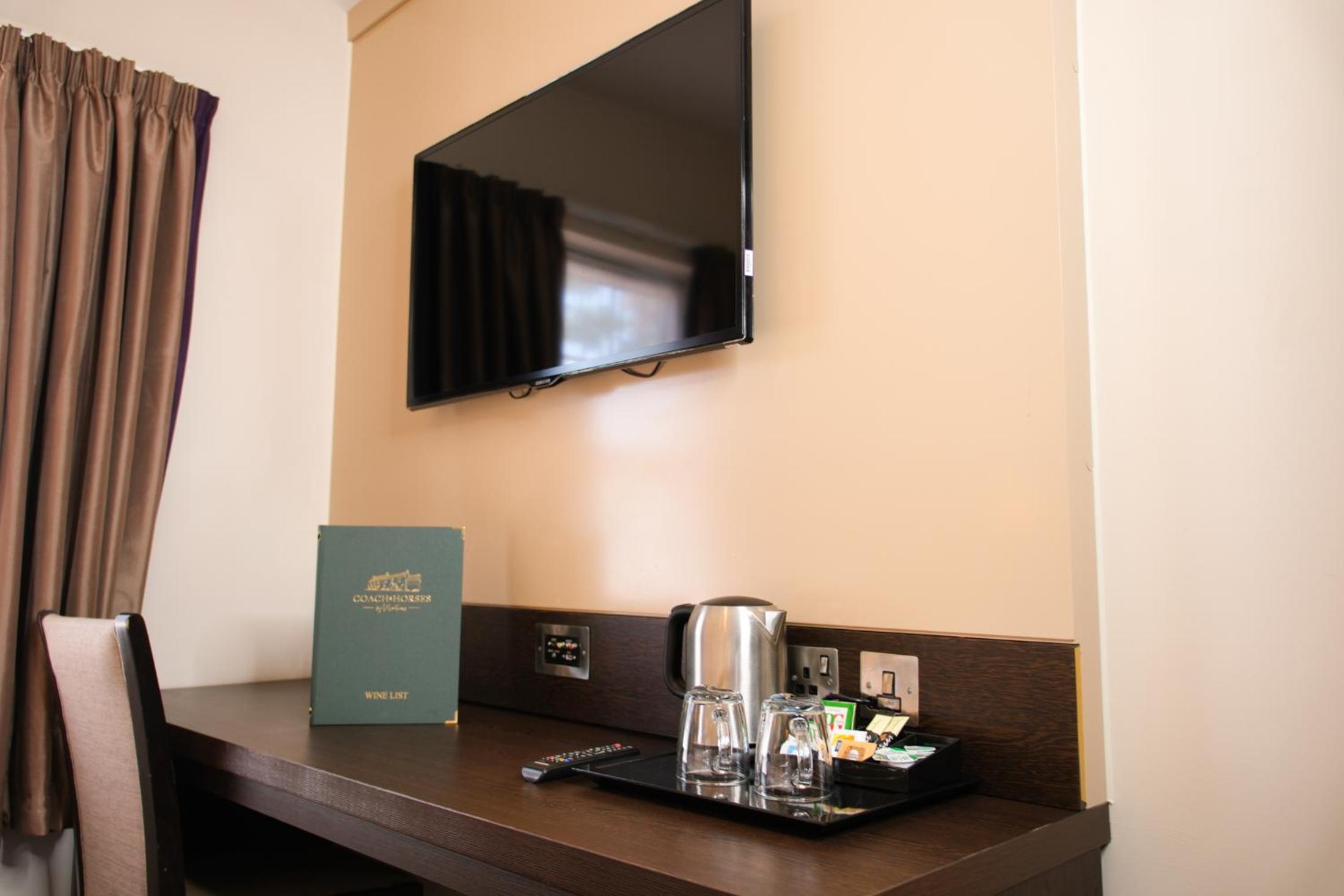 The Coach & Horses Hotel 23/27