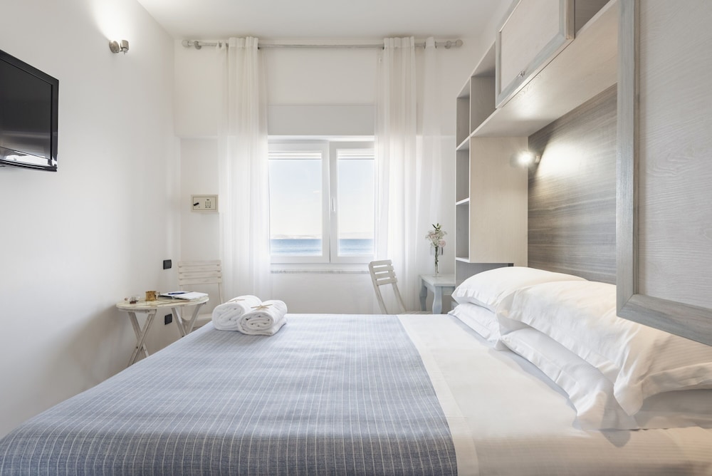 La Caletta Hotel 12/72