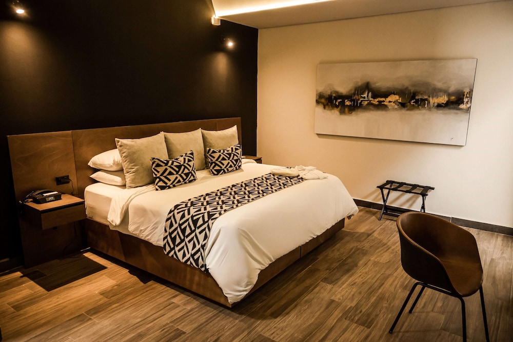 JUNIOR SUITE, KING BED