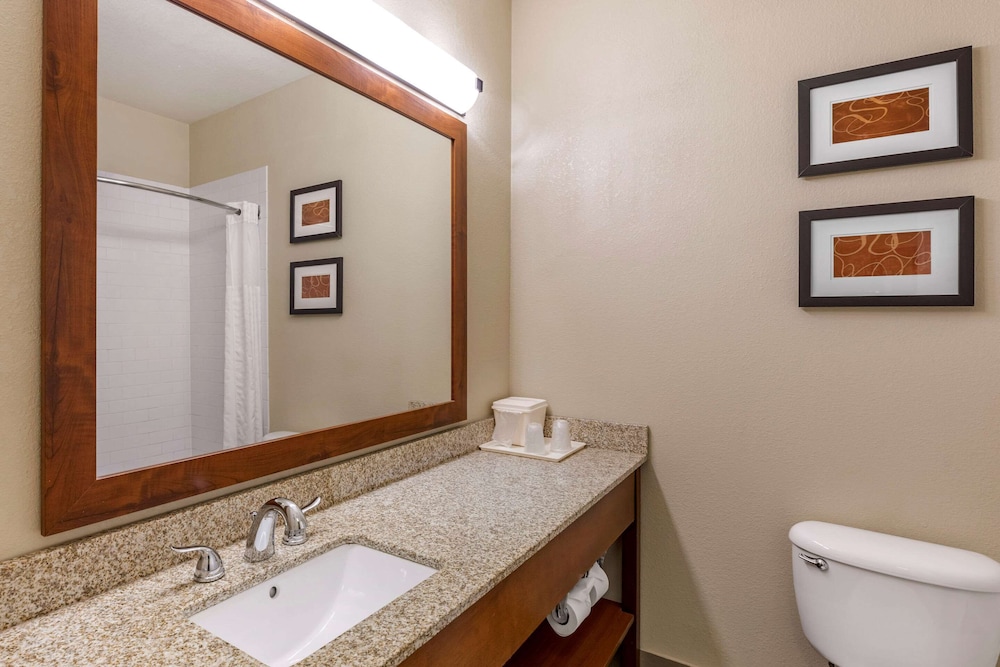 Comfort Suites Fort Collins Near University 16/35