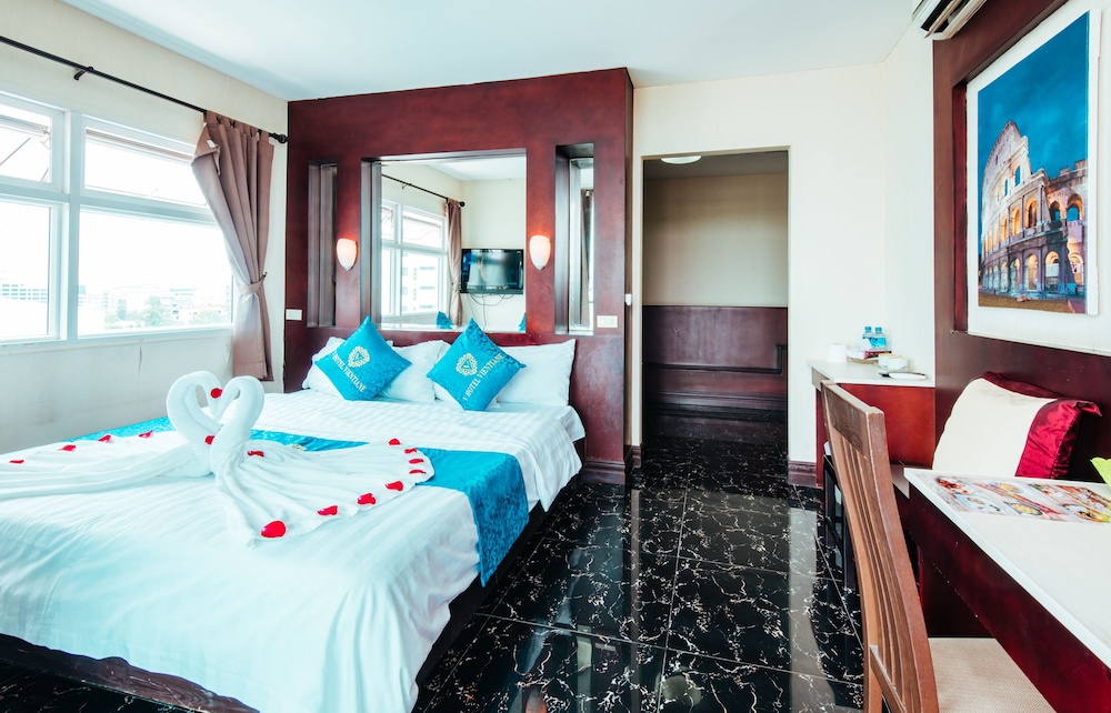 V Hotel 19/51