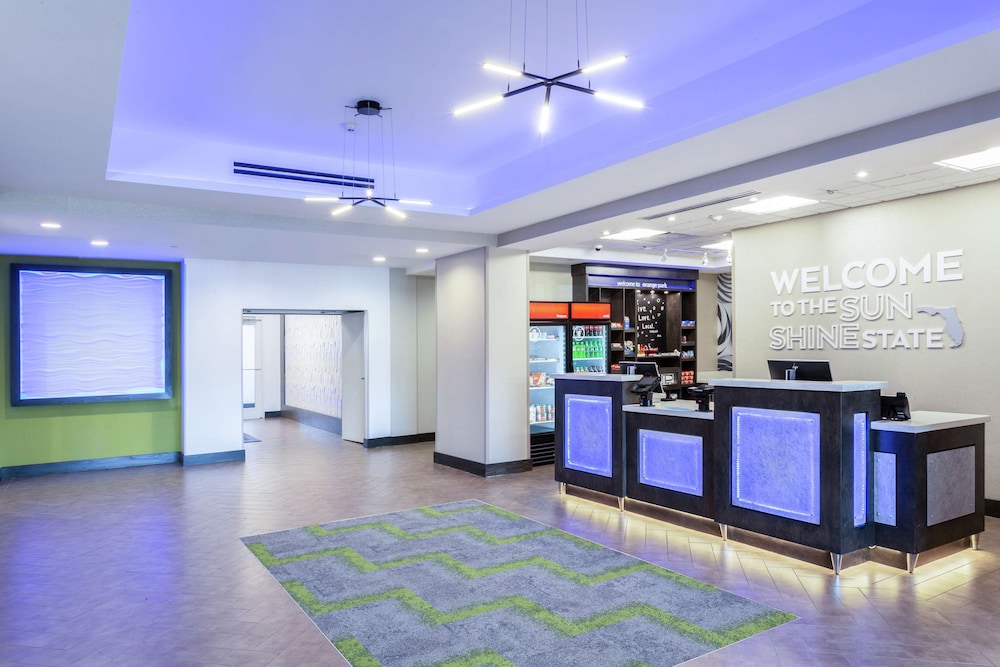Hampton Inn And Suites Jacksonville/Orange Park 8/49