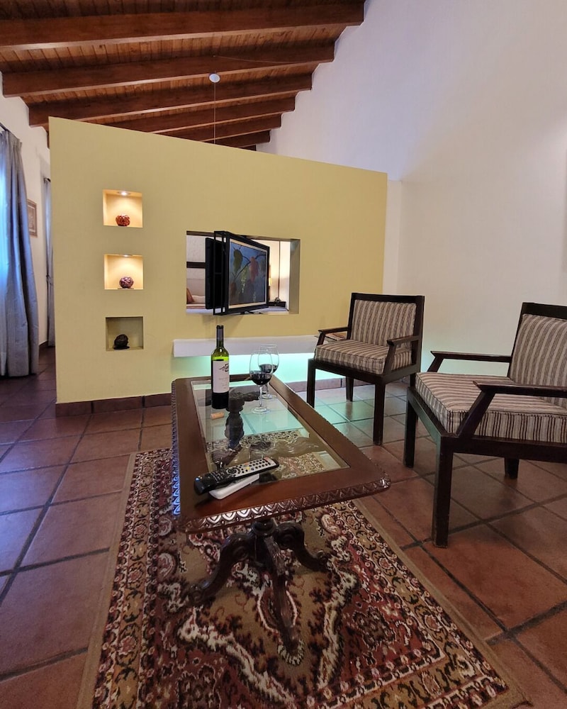 Delvino Boutique Hotel 47/56
