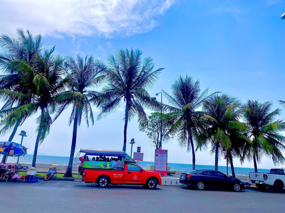 The SunSet Bangsaen Hotel 35/50