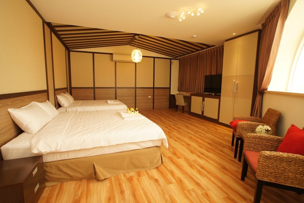 1 BEDROOM, FAMILY SUITE