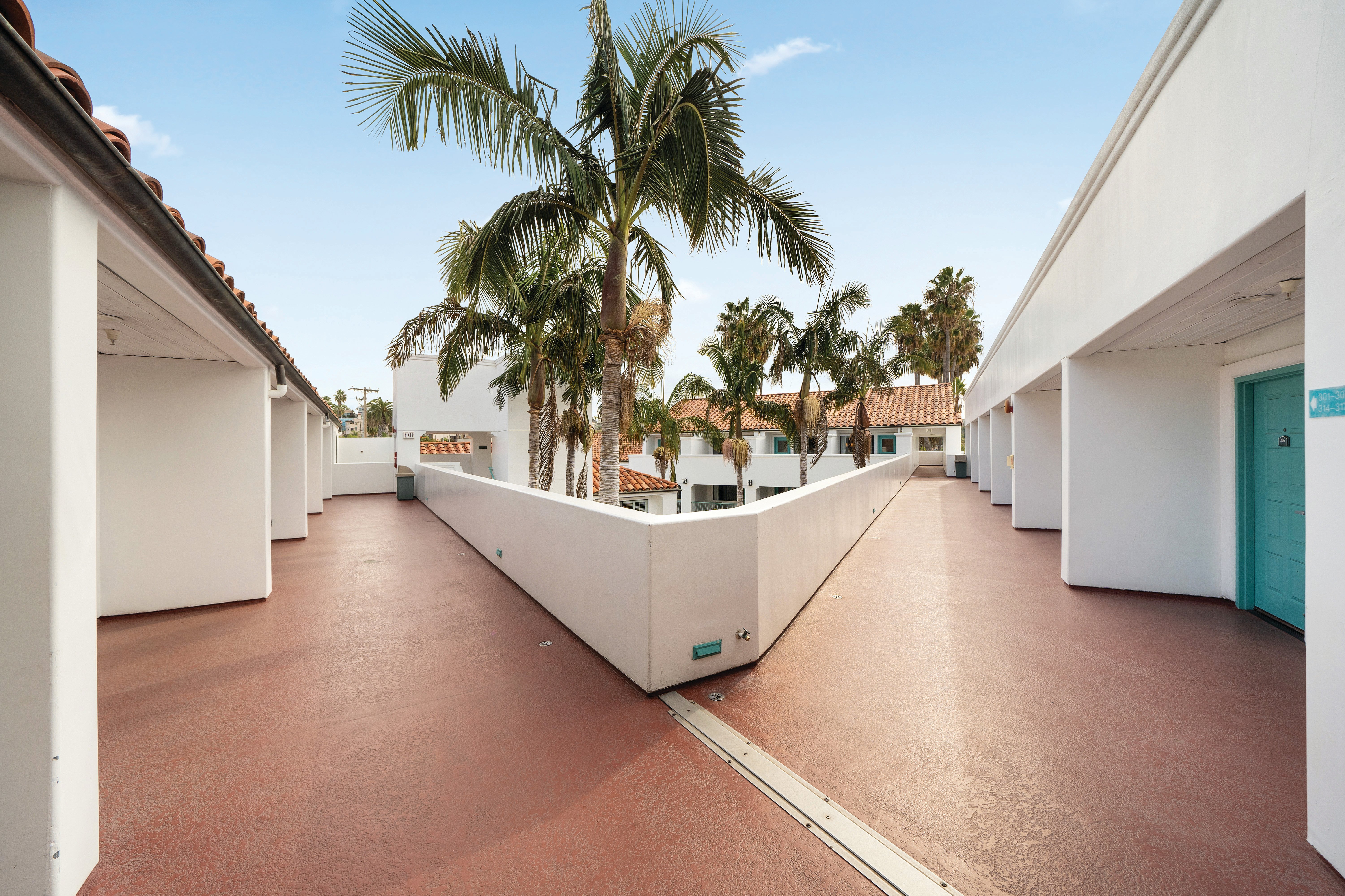 Casablanca Inn 67/71