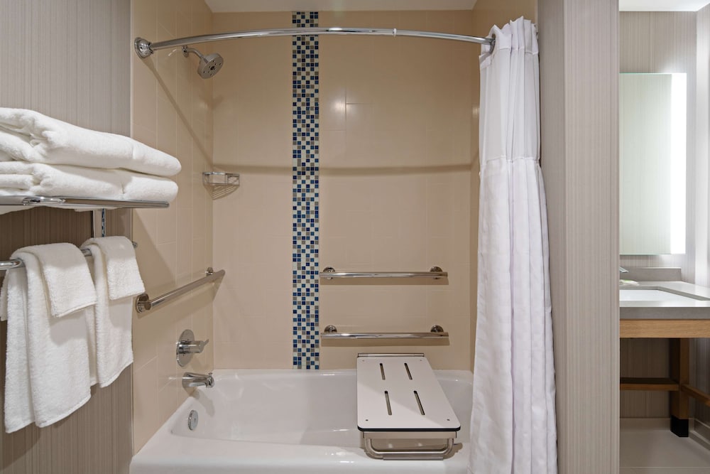 Hyatt Place Bakersfield 46/46