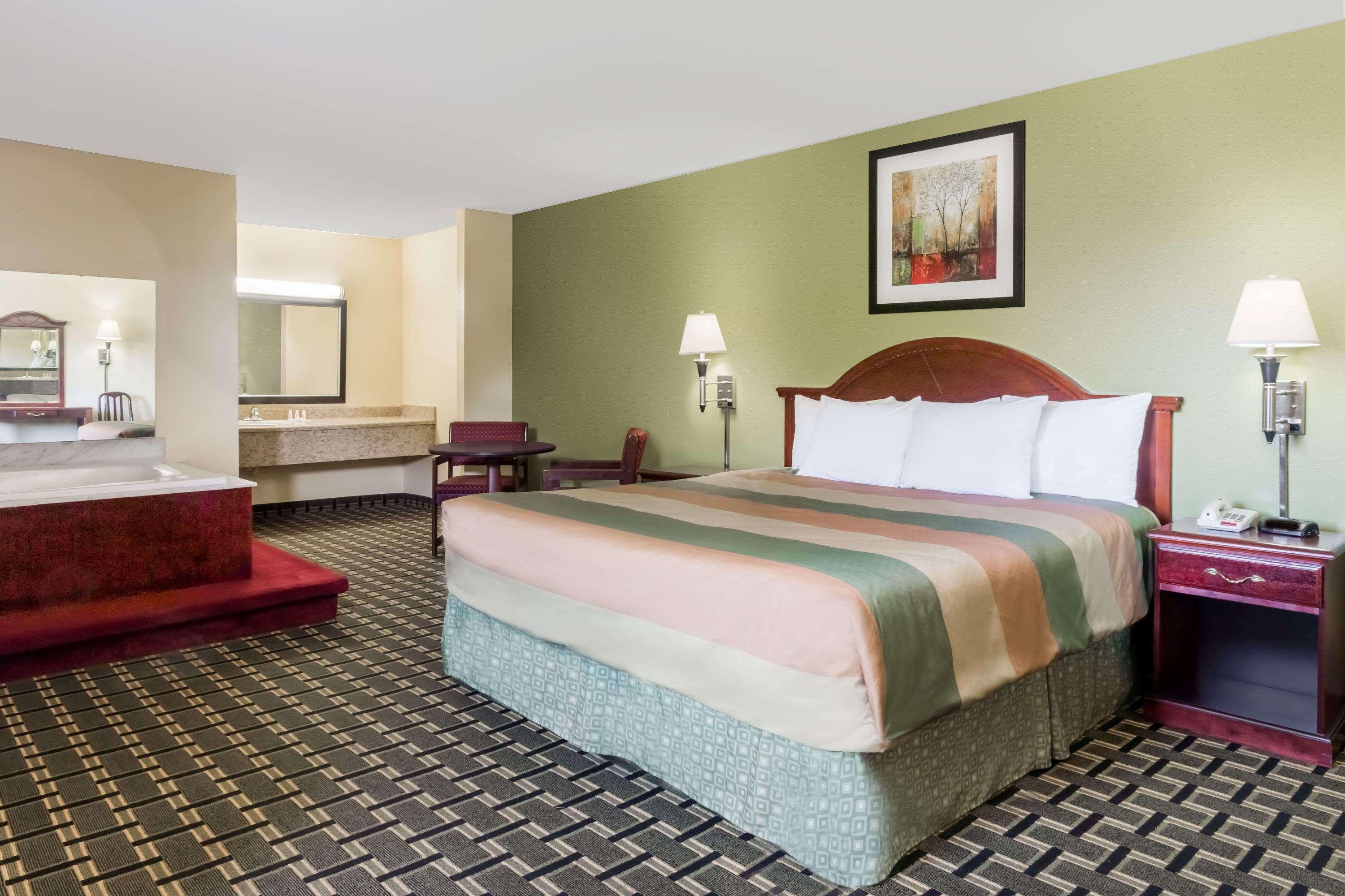 Days Inn by Wyndham Blakely 11/23