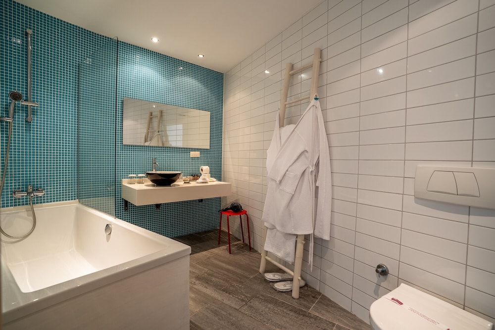 Med Inn Boutique Hotel 55/56
