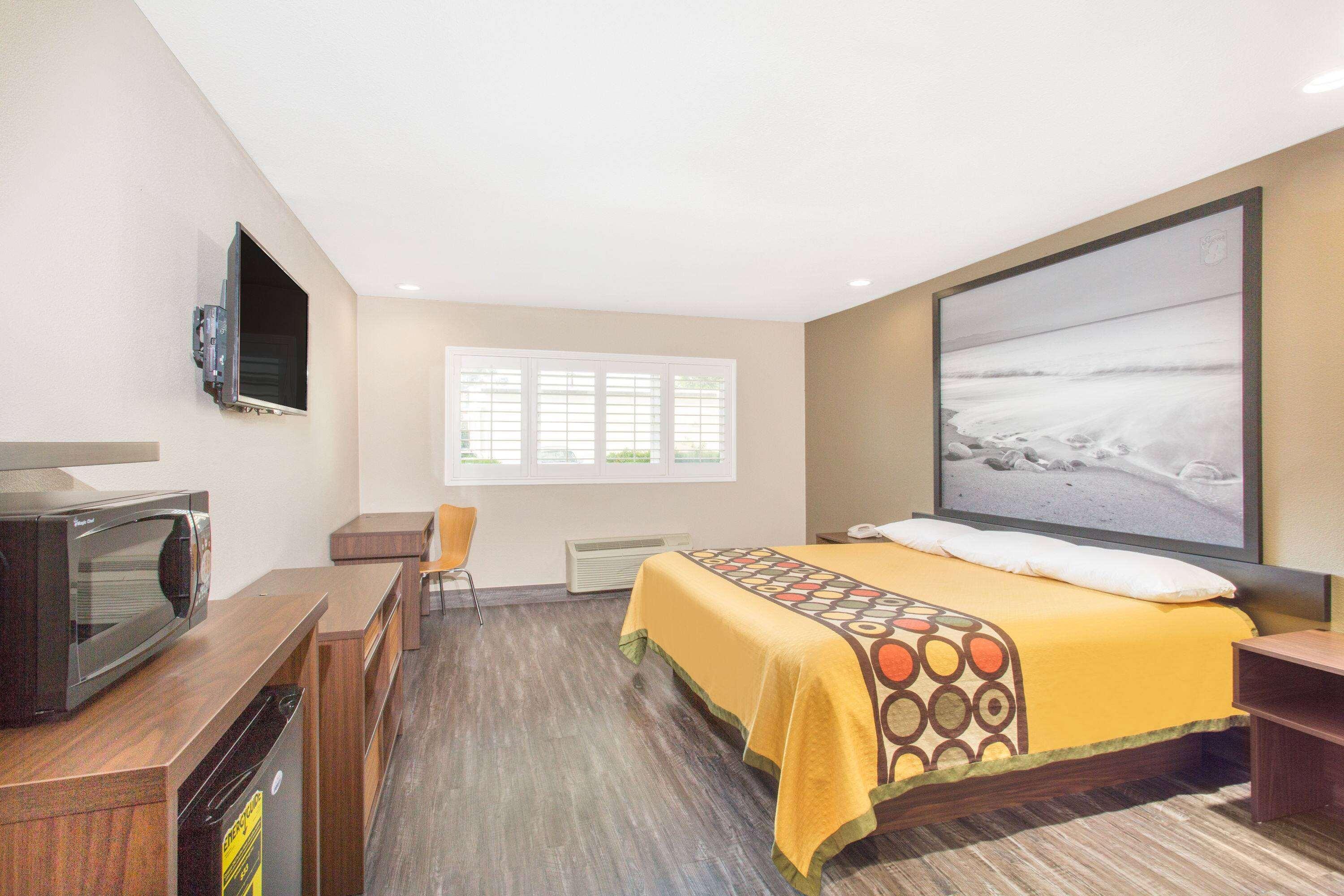 Super 8 by Wyndham National City Chula Vista 5/24