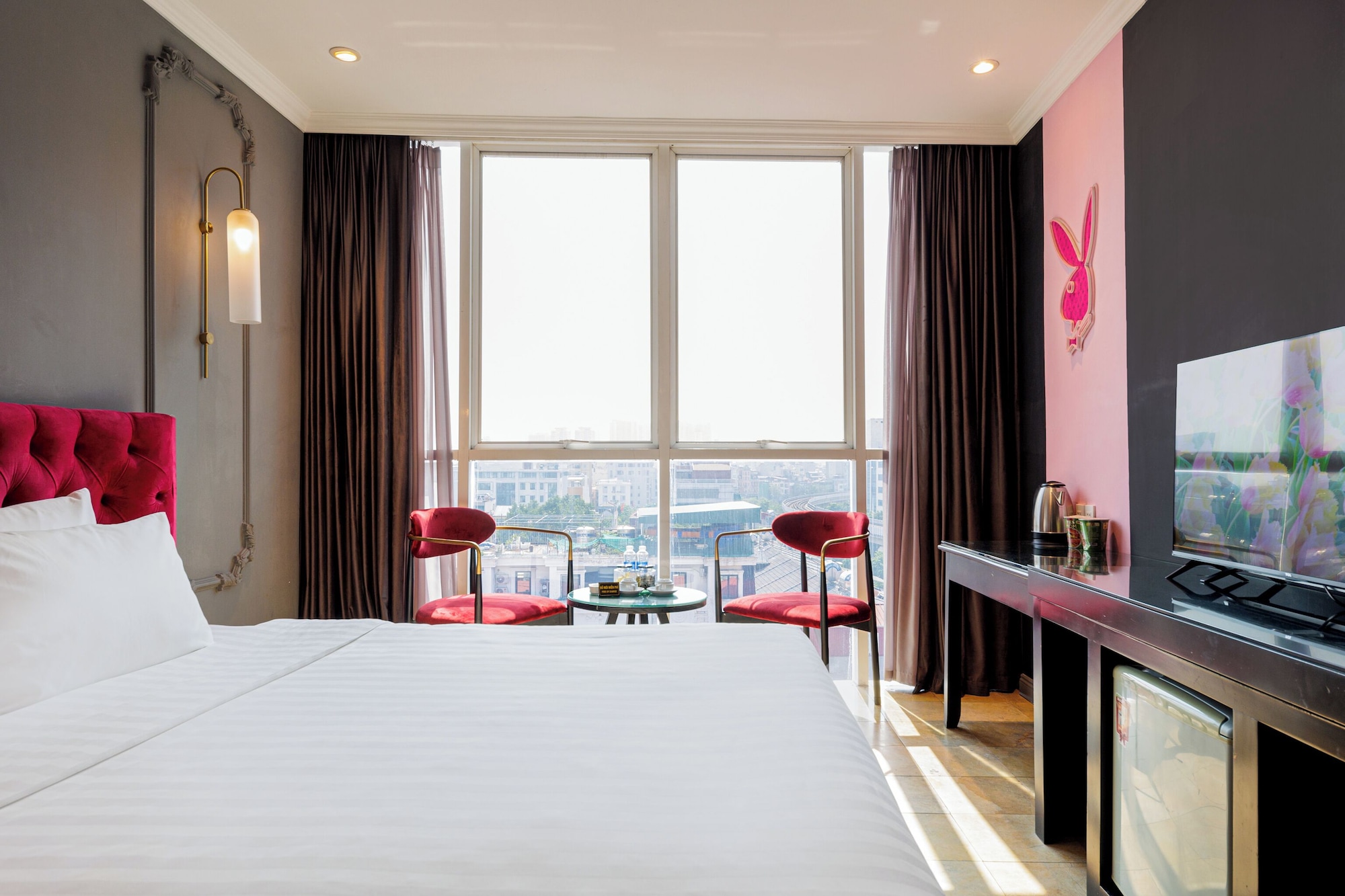 DELUXE, SUITE