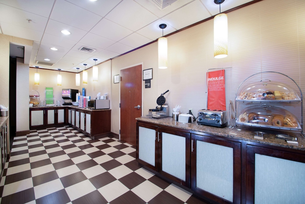 Hampton Inn Linden 6/75