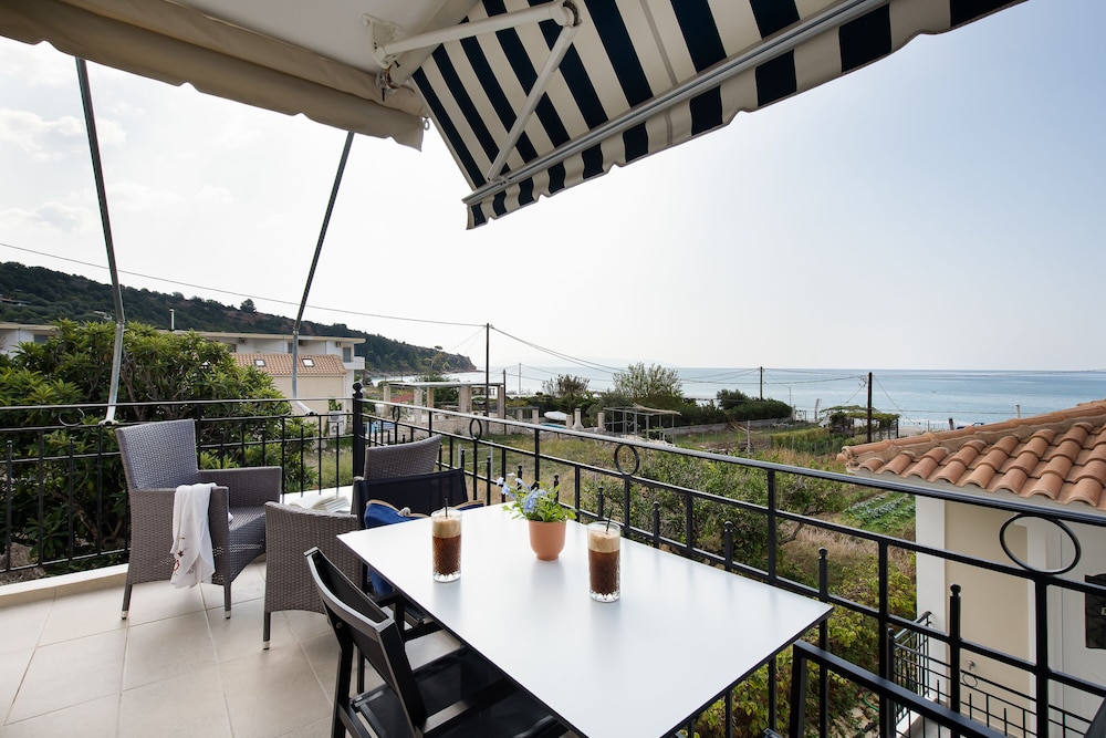 Thomatos Apartments Lourdas Beach 16/50