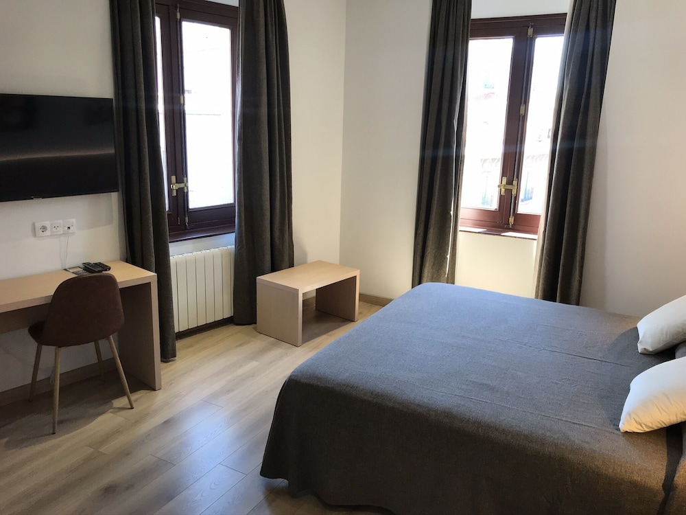 Hostal Abadia 15/50