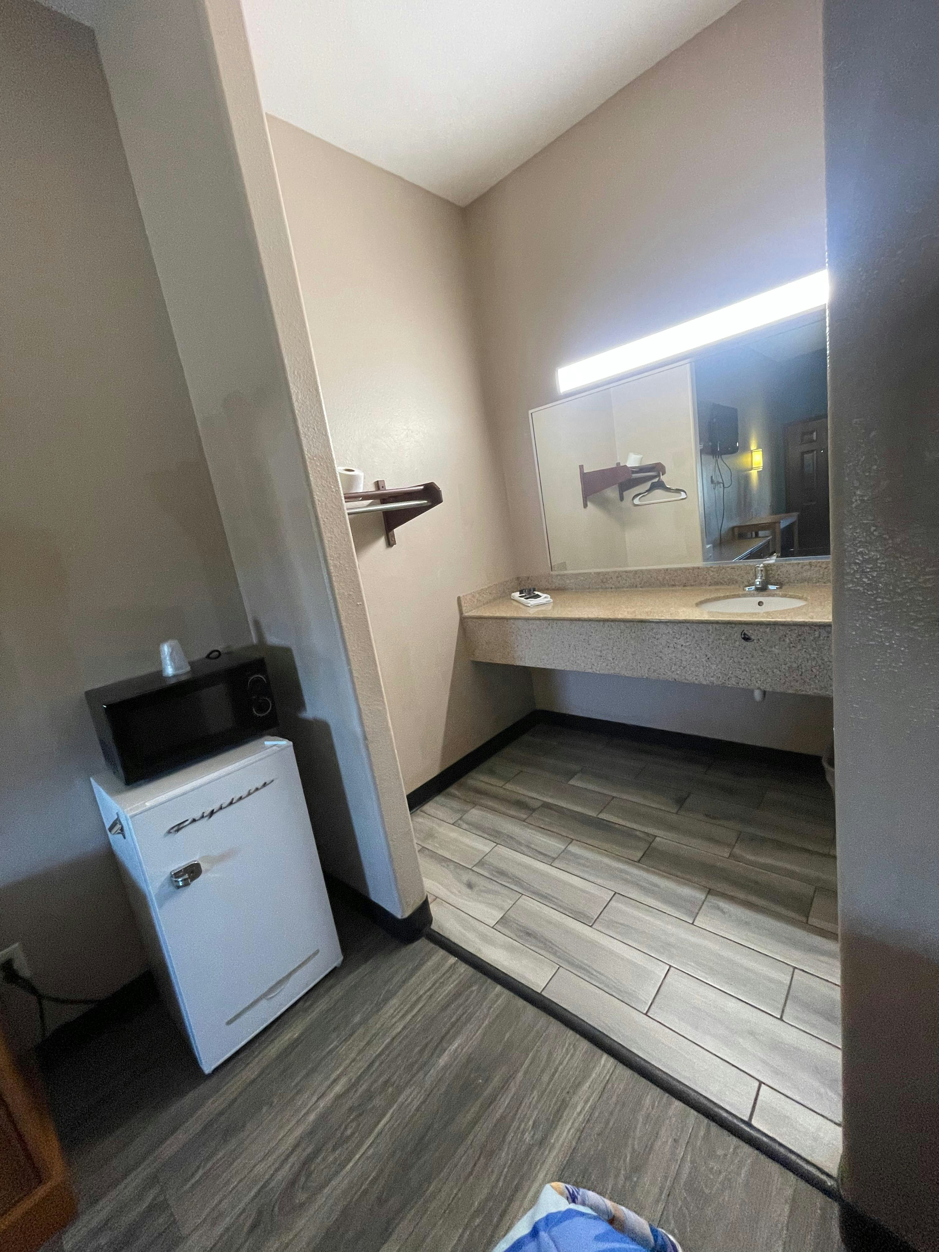 Airport Inn & Suites South Padre Island I 37 17/23