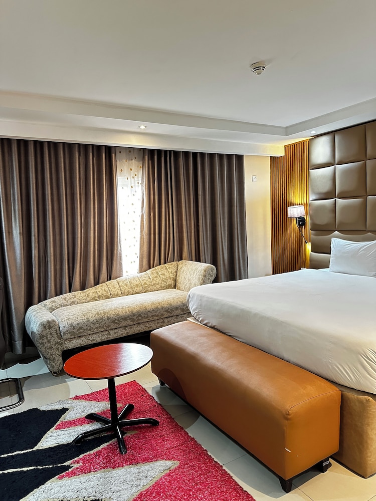 GOLDEN TULIP PORT HARCOURT 24/81