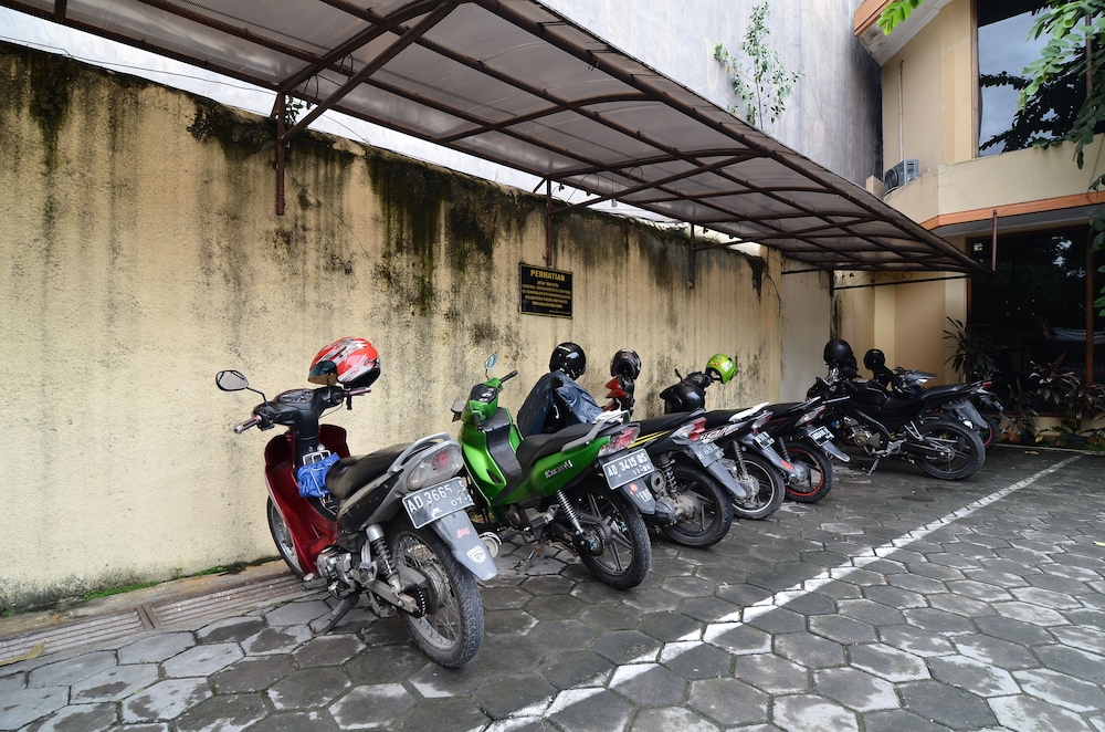 Reddoorz Plus @ Laweyan 34/55
