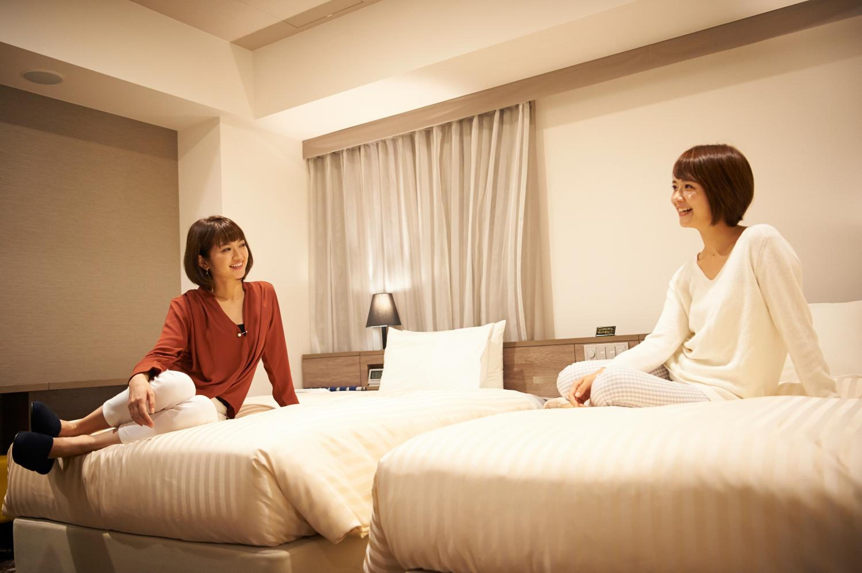 DELUXE, TWIN BEDS
