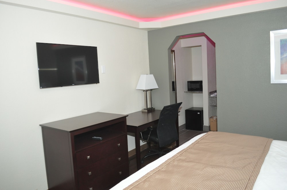 Trinity Suites Downtown Dallas 23/28