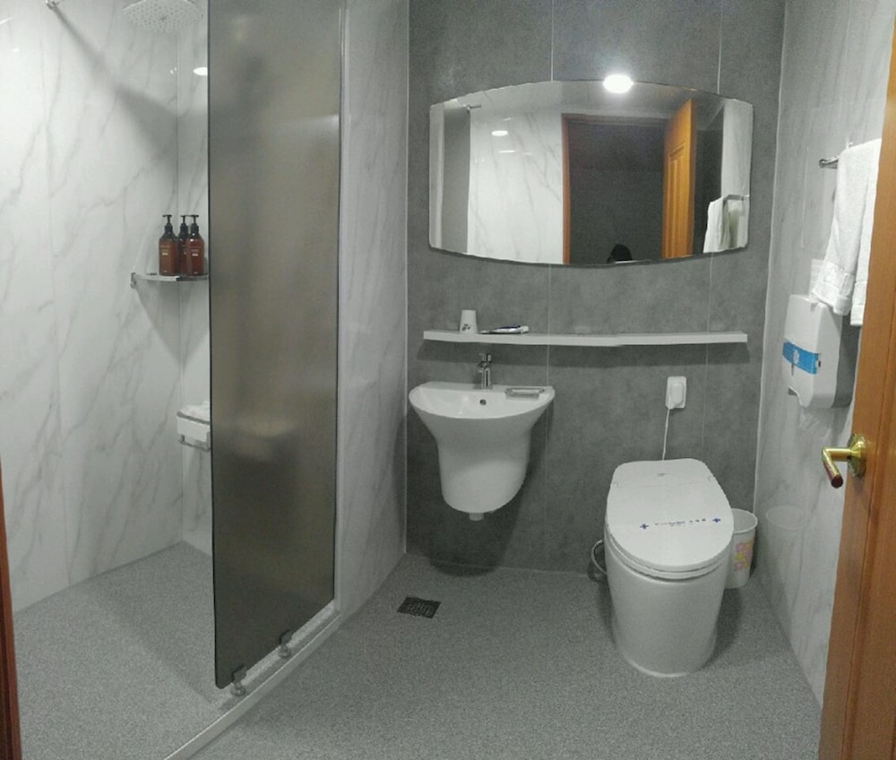Elysian Hotel 47/50