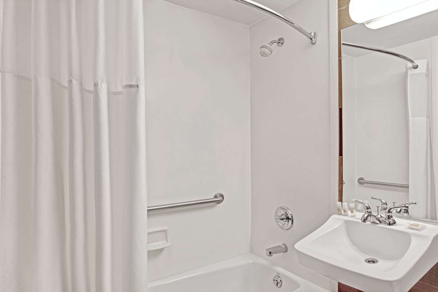 Days Inn by Wyndham Brooklyn 39/40