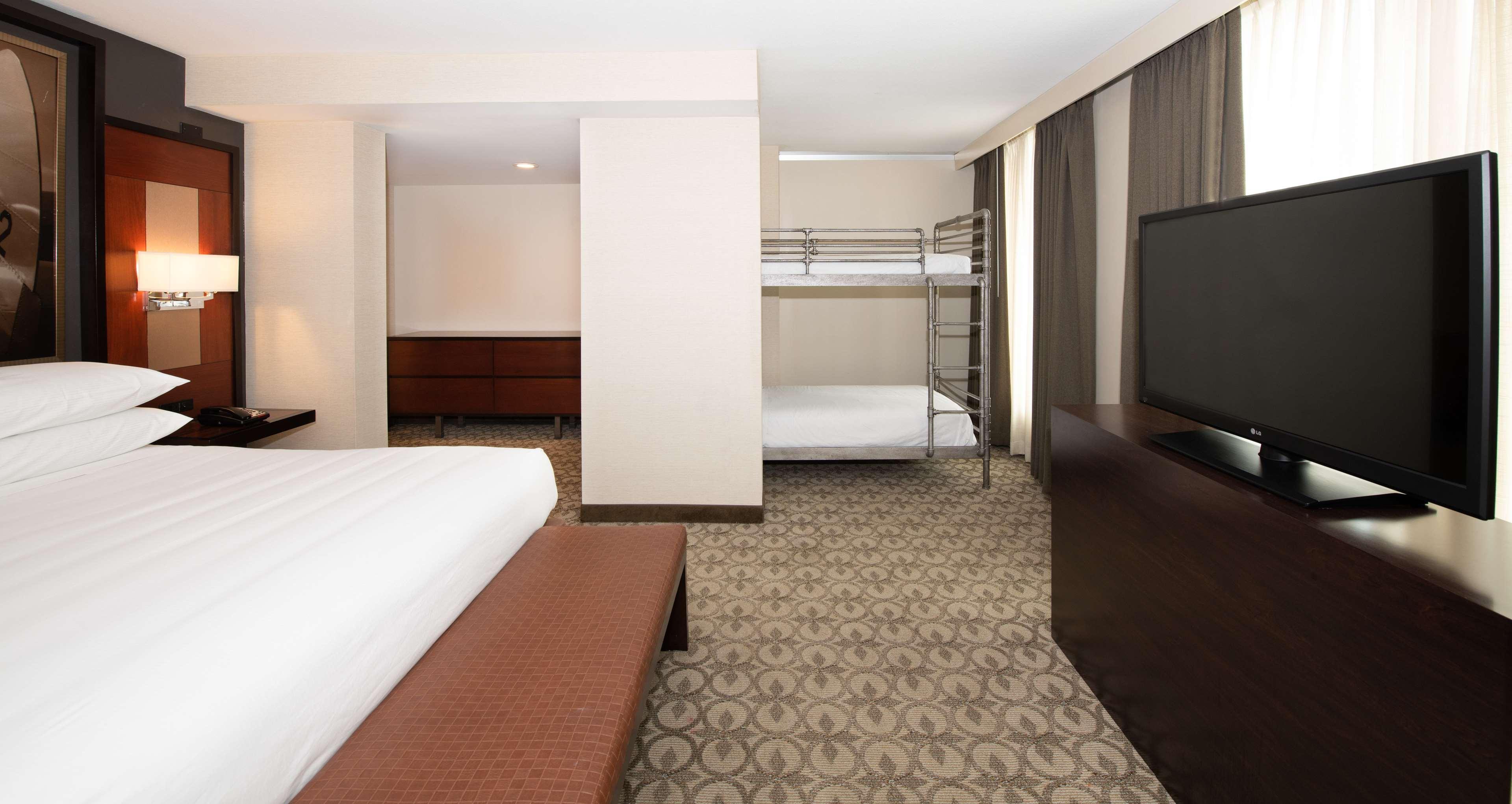 2 ROOMS, FAMILY SUITE, KING BED, BUNK BEDS