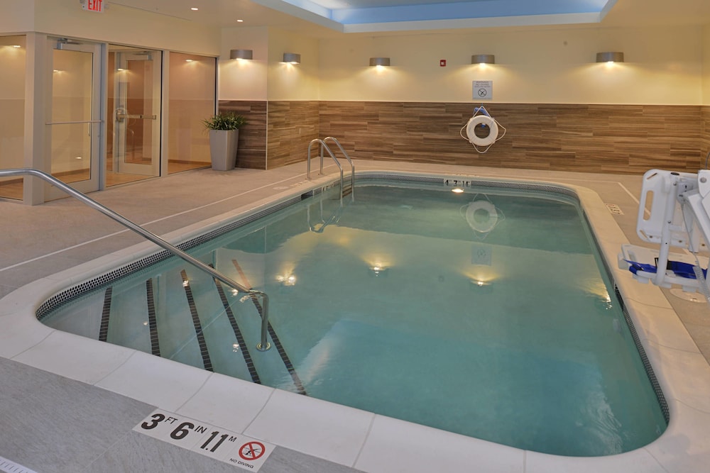 Fairfield Inn Suites Fremont 19/44
