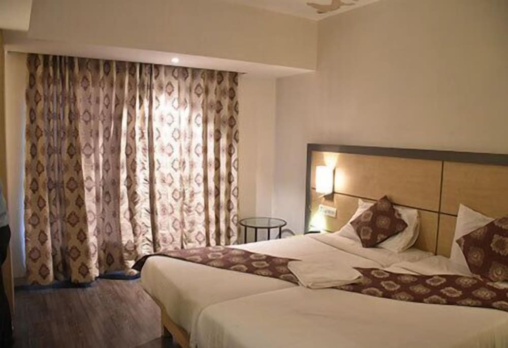 Hotel South Coast 6/15