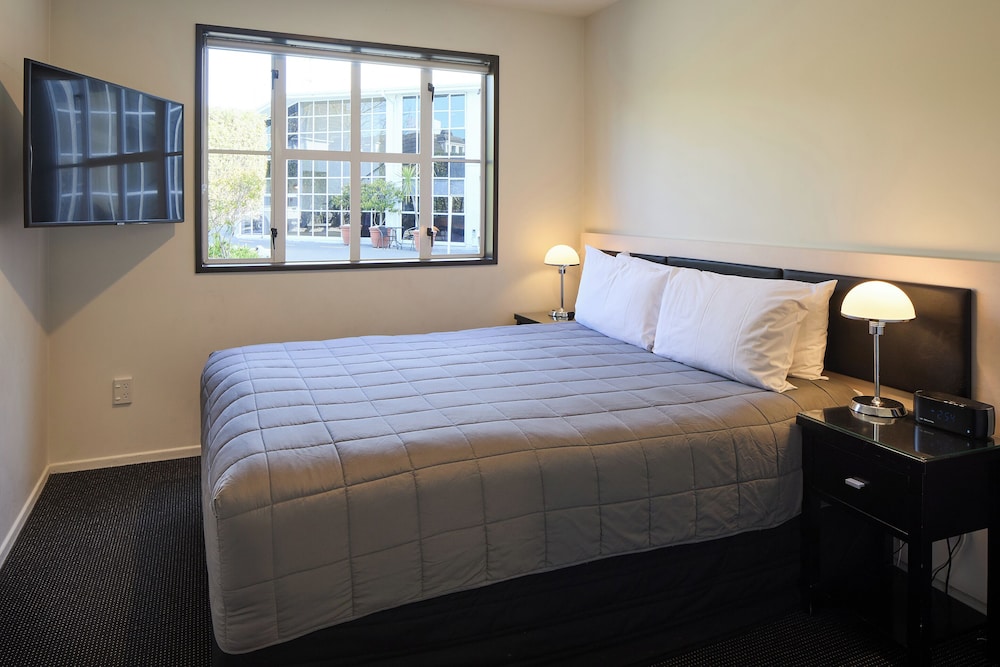 2 BEDROOMS, DELUXE, APARTMENT