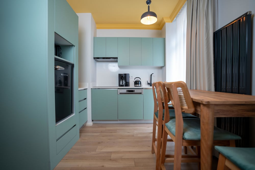 Bird Nest Suites 40/47