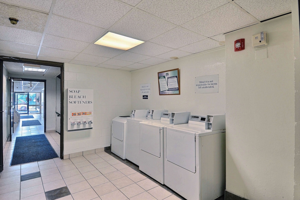 Motel6 Danvers, MA - Boston North 8/58