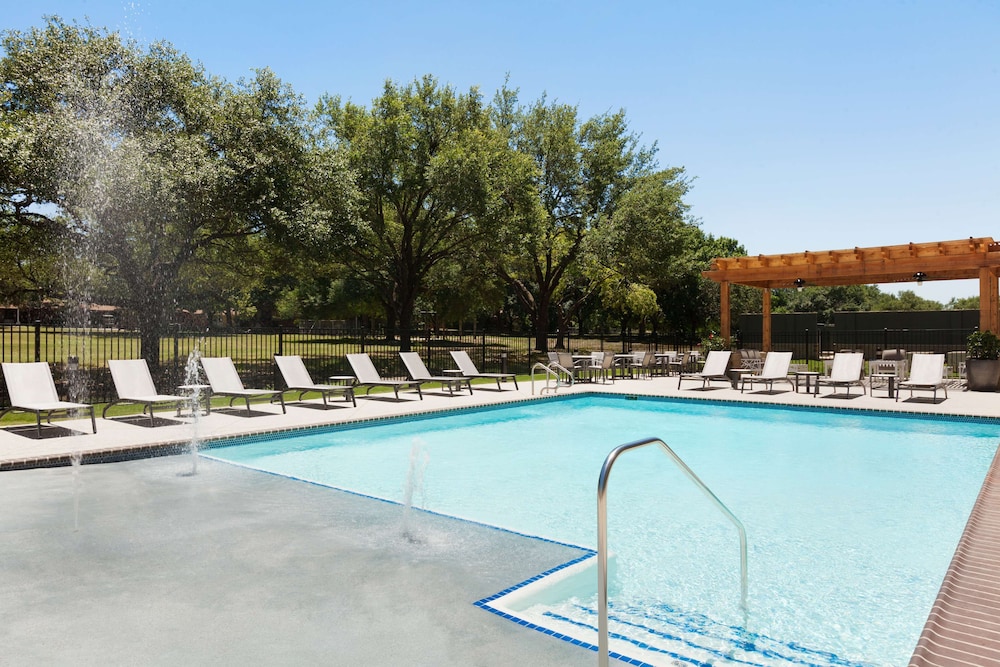 Embassy Suites By Hilton San Antonio Brooks Hotel & Spa 35/67