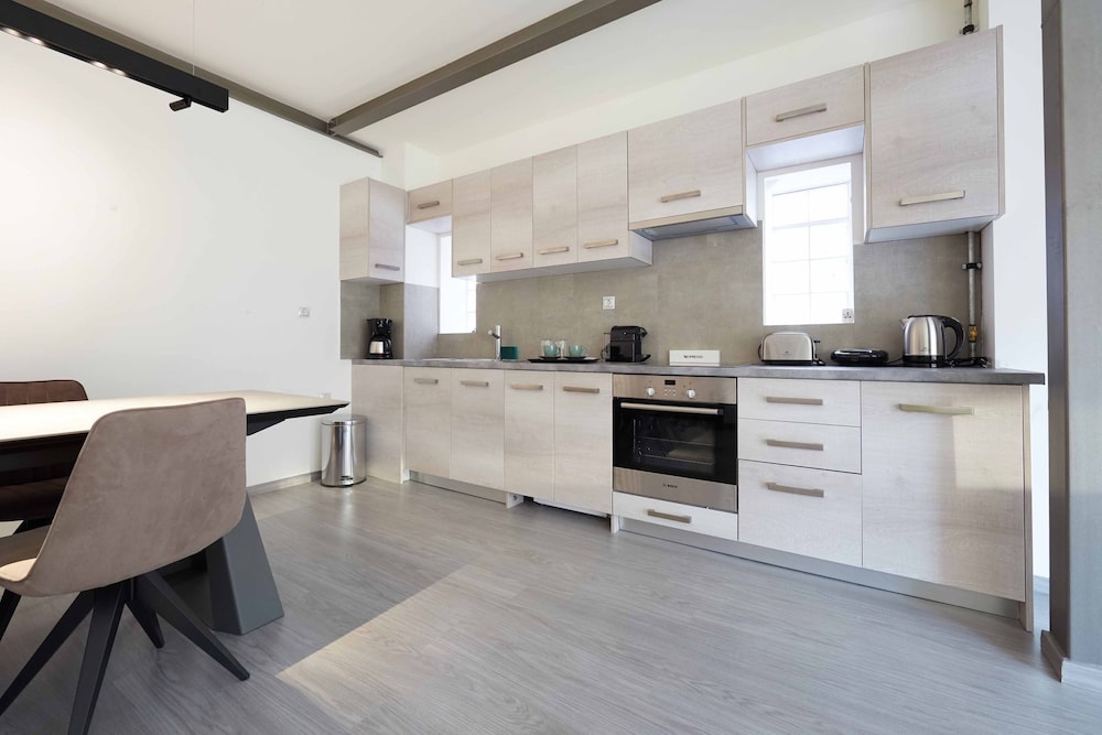 Athenian Residences 7/50